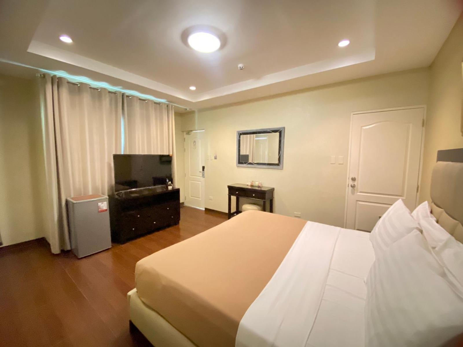 Prism Hotel Анхелес Экстерьер фото